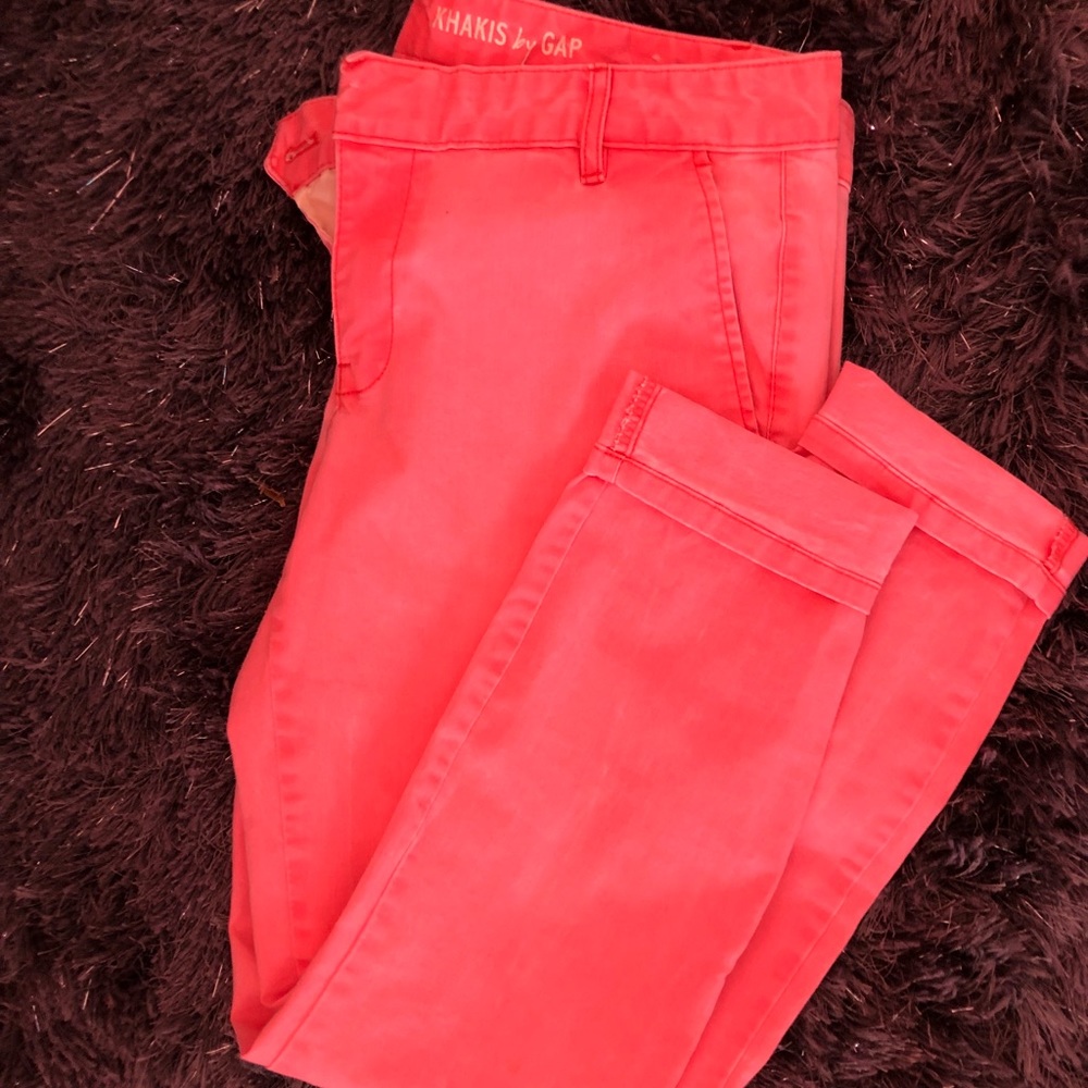 Gap khaki skinny capris size 8! Hot color!
